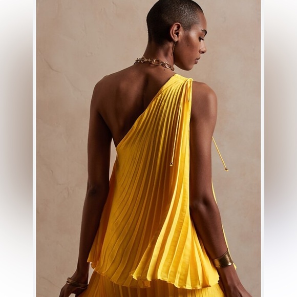 Banana Republic Tops - 🎉5 for $40 🎉Banana Republic Pleated One Shoulder Top Blouse Shirt Size M Yellow